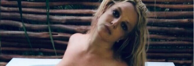 Britney Spears libera e completamente nuda, la popstar festeggia senza filtri su Instagram