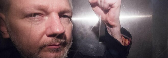 Assange, il giudice nega l'estradizione negli Usa: «Rischia il suicidio»