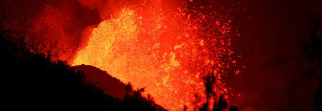 Vulcano Canarie, si apre una terza boccafuoco. Gli esperti: «Aumentata l'anidride solforosa»