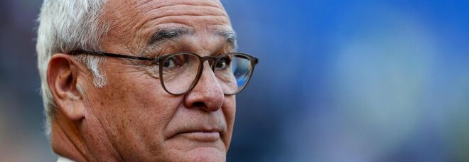 Ranieri, standing ovation all'Olimpico per l'ex allenatore di Roma e Leicester: il mister saluta commosso