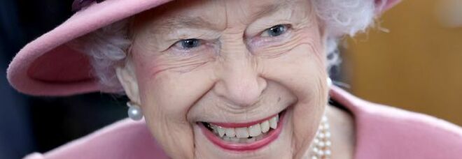 La regina Elisabetta odia McDonald's e KFC, ma ama mangiare gli hamburger