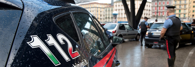 Napoli, scippo violento da scooter: turista in ospedale, un arresto