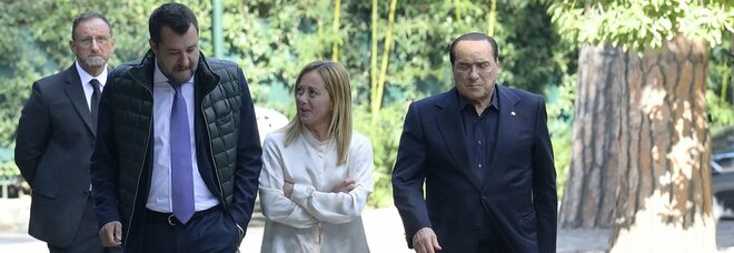 Salvini e Meloni concedono l'ultima chance a Berlusconi: tra una settimana il piano B