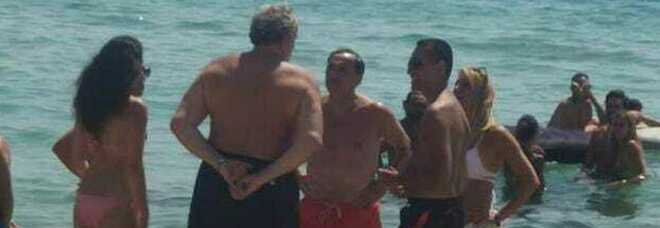 Di Maio al maree in Puglia con Emiliano e Boccia: riunione politica in spiaggia a Porto Cesareo