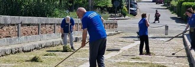Benevento, volontari in azione il ponte Leproso liberato dalle erbacce