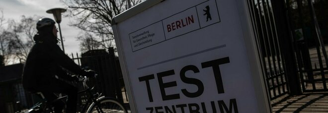 Contagi Covid in Germania al record storico: 33.949. Il rischio della pandemia di "non vaccinati"