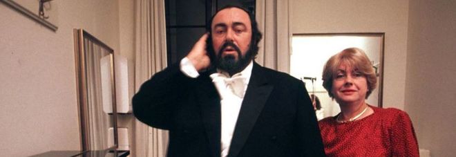 Luciano Pavarotti con la prima moglie Adua Veroni