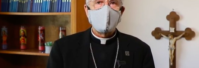 Il Papa non indossa mascherine? Ecco il tutorial del vescovo Usa: «Non è un optional»