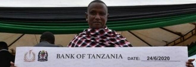 Tanzania, minatore con 4 mogli e 30 figli trova 21 chili di gemme e diventa milionario