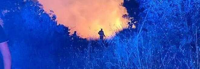 Serre, incendio doloso: distrutti ettari di terreno a Valle della Masseria