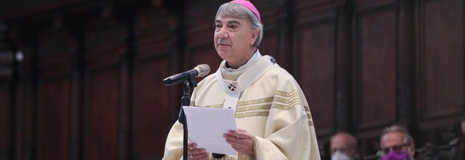 Battaglia vescovo di Napoli: «Chi usa la scorciatoia del prestito a usura vende l'anima al diavolo»