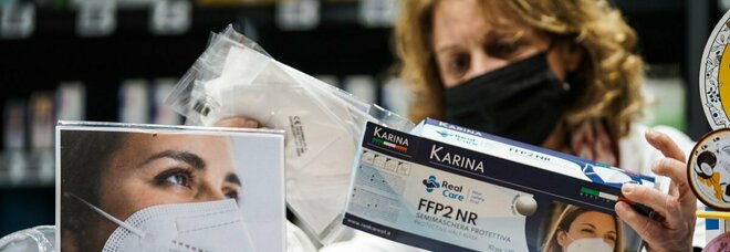 Mascherine Ffp2, calmierate in farmacia ma sul web prezzi impazziti: in vendita a 5 euro l'una
