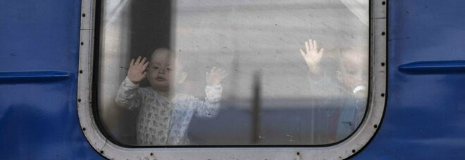 Bambini ucraini, la denuncia: «Deportano i nostri figli in Russia e poi li fanno adottare»