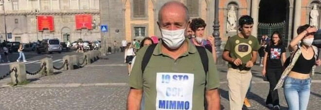Napoli, manifestazione a sostegno di Mimmo Lucano