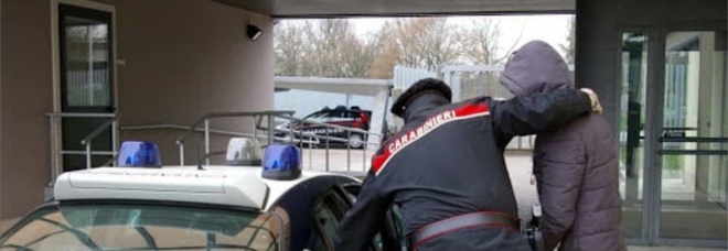 Spaccio di droga a Scampia: i carabinieri arrestano spacciatore incensurato