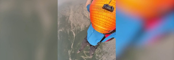 Paracadutista fa precipitare il suo amico da 1000 metri di altezza