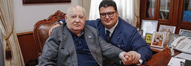 Lo scrittore Iovino: «Che emozione l'incontro con Gorbaciov»