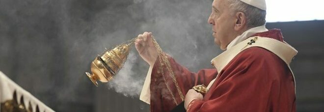 Papa Francesco chiede una Chiesa credibile e libera, nei sondaggi il peso del pontefice resta alto