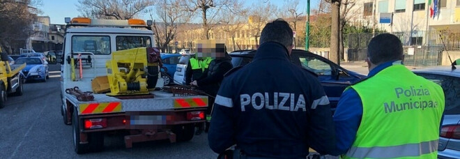 Napoli, 17 auto senza assicurazione sequestrate dalla polizia municipale