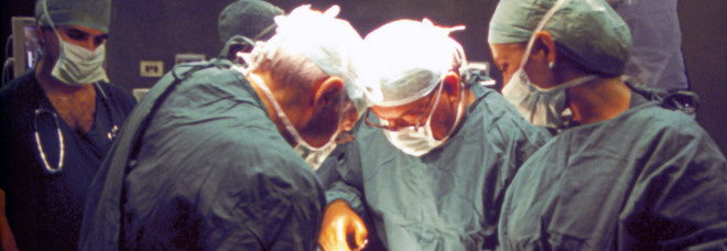 Ipnosi in sala operatoria, intervento al Niguarda di Milano per sostiture valvola aortica
