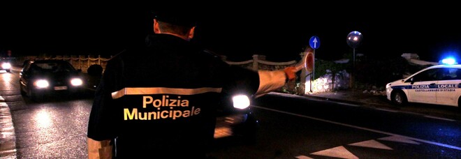Movida Napoli, controlli e verbali per occupazione abusiva suolo pubblico