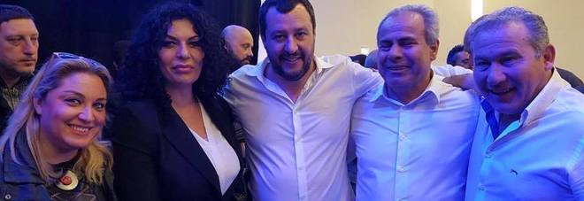 La giunta di Torre del Greco da Salvini: il selfie di sindaco, vice e assessori
