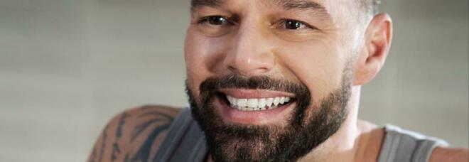 Ricky Martin accusato di violenza domestica: ordine restrittivo per il cantante. I legali: «Accuse false»
