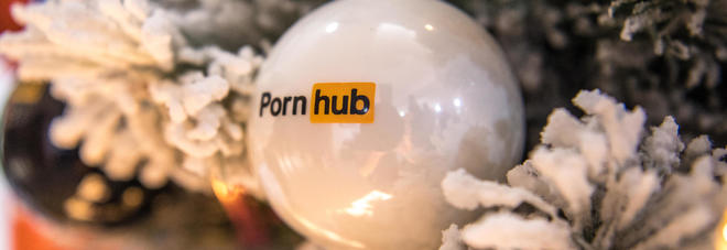 Milano, ha aperto Pornhub: il primo negozio d'Europa dedicato al porno