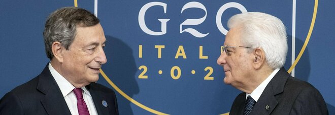 Draghi, anche Berlusconi "tifa" per il suo governo oltre il 2023: cosa c'è dietro l'insistenza dei leader