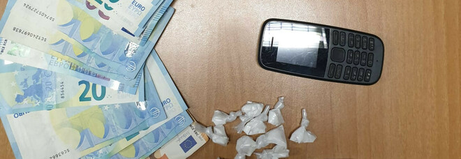 Vicino al Colosseo la droga arriva in auto: arrestato per spaccio di cocaina