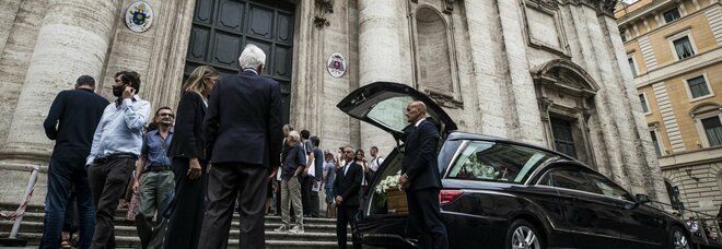 Raffaele La Capria, funerali a Roma: tre generazioni di scrittori per l'ultimo saluto