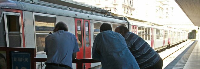 Caldo a Napoli, binari della Circumvesuviana roventi e i treni sono costretti a rallentare