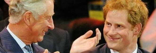 Il principe Carlo rifiuta la domanda della BBC sui «traumi infantili» causati al Principe Harry