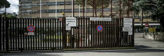 Roma, psichiatra ricatta la paziente: si fa svendere casa in Centro