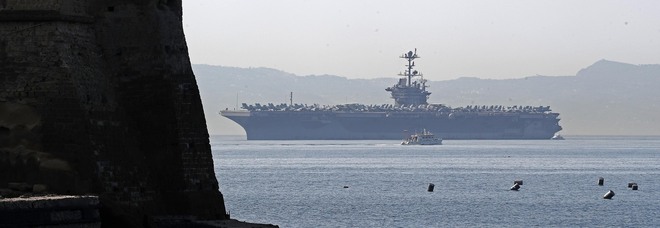 Napoli, la portaerei Truman nel Golfo: «Rassicuriamo i nostri alleati»