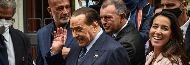 Berlusconi incorona Renzulli, in Forza Italia scoppia la rivolta dei governisti