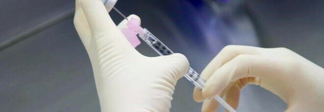 Vaccini Covid scongelati da troppo tempo: controlli su 33 bambini, convocate le famiglie