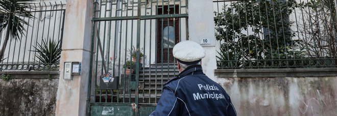 Neonato ustionato a Portici, il pm: «Ha rischiato di morire, condannate i genitori»