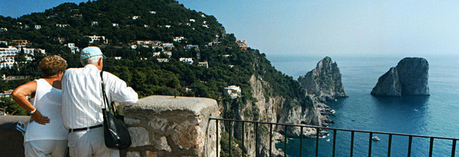 Tamponi e App ai turisti estate blindata per Capri