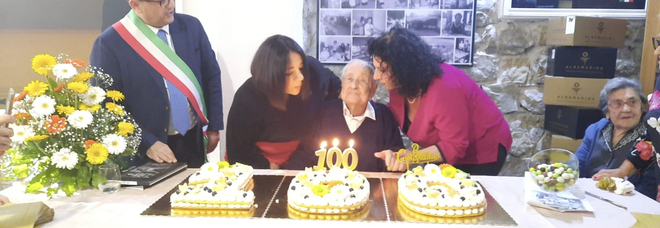 Nonno Giuseppe compie 100 anni, grande festa a Centola-Palinuro
