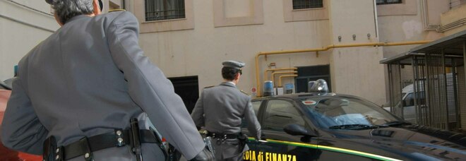 Corruzione, accesso illegale a banche dati: indagato dipendente Inps di Napoli