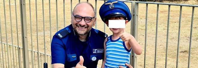 Napoli, bambino ingerisce monetina e rischia il soffocamento: salvato dalla guardia giurata