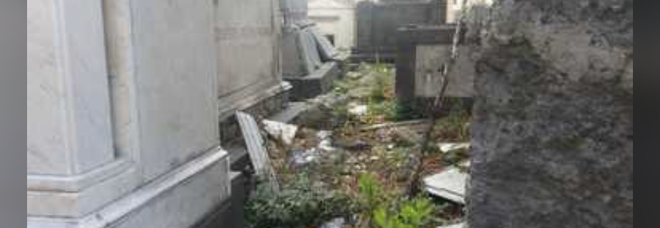 Oltraggio alle tombe di Fuorigrotta, fermati due giovani e denunciati