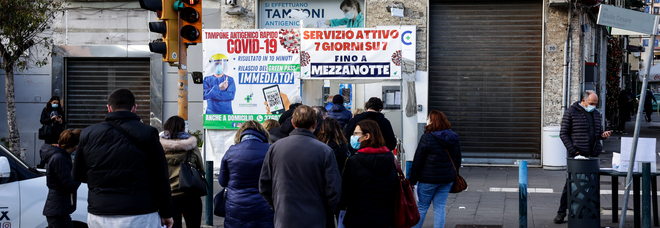 Covid, in Campania oggi 11.492 positivi: nuovo record, 10 morti, più ricoveri