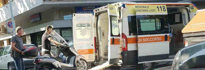 Infermiere carica lo scooter sull'ambulanza e viene sospeso: 5 anni dopo promosso a caposala