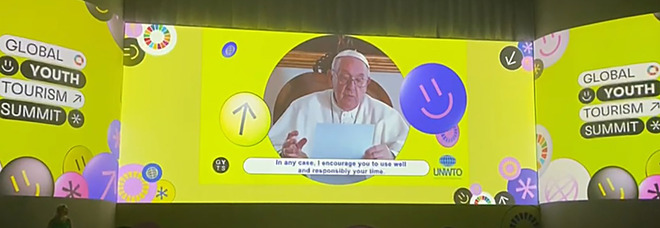 Turismo, il Papa ai giovani a Sorrento: «Voi, messaggeri di pace»
