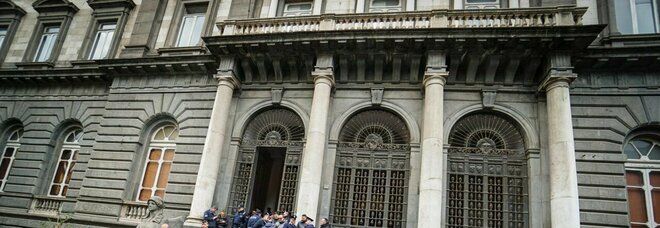 Molestie all'Università Federico II di Napoli, sospeso un tecnico di laboratorio: «Mi ha palpeggiato»