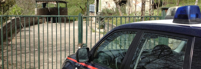 Deposito trasformato in una casa sui Monti Lattari: sequestro e denunce