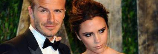 David Beckham, la sexy accoglienza per la moglie accende il web: il video diventa virale (e tutte vorrebbero essere Victoria)