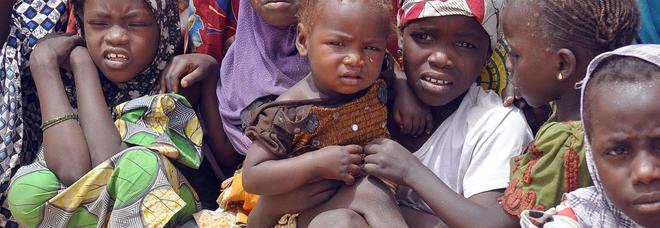 Nigeria, rapite 50 persone in un raid: tra loro neonati, bambini e donne incinte 